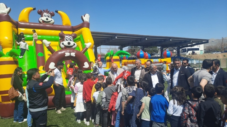 İLK VE ORTAOKUL ÖĞRENCİLERİ ŞENLİK PROGRAMI